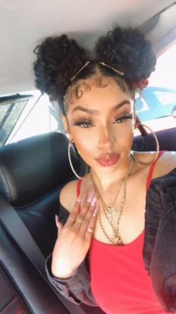 Valencia, 22  female escort, Seattle