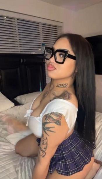 Samina, 24  female escort, Seattle