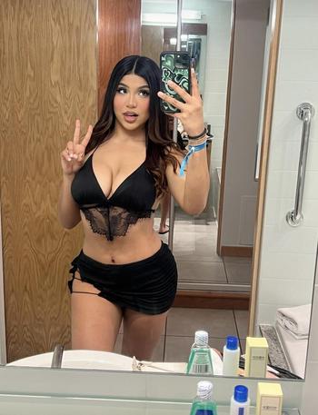 Vivian, 26  female escort, Seattle