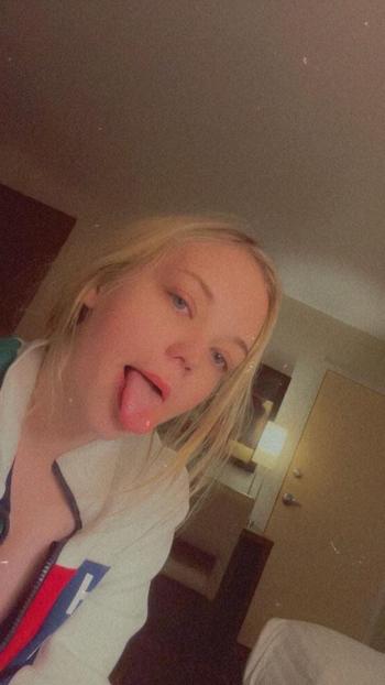 206-258-8045, 22  female escort, Seattle